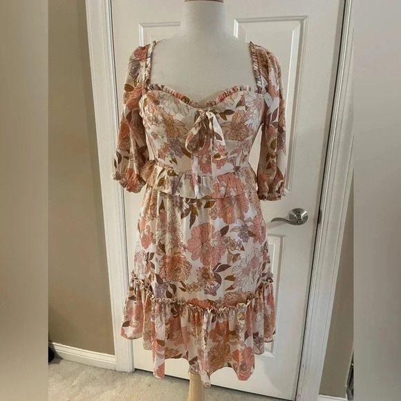 Flirty Feminine Dress by En Saison-NWT size Medium - Picture 1 of 9
